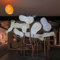 <a href=https://www.galeriegosserez.com/gosserez/artistes/de-kergal-diane.html>Diane de Kergal</a> - Above the Sun only Sky - Les Oiseaux